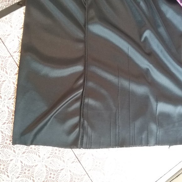 Watercolour Lily Dress. Made in France. Size 8. - Picture 7 of 8